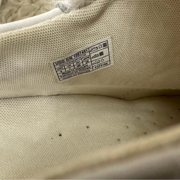 UGG Women's Fluffy White and light blue Slippers(missing fur on one of the pair) - Picture 13 of 13